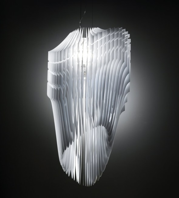 05Avia-White-on-black